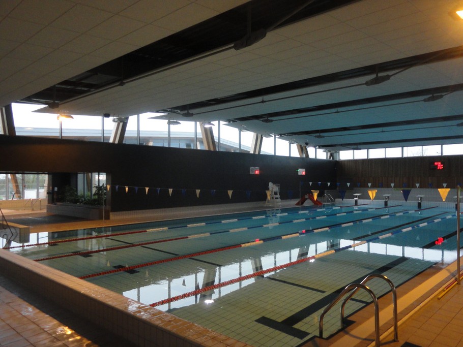 Grand bassin sportif à 6 minutes.