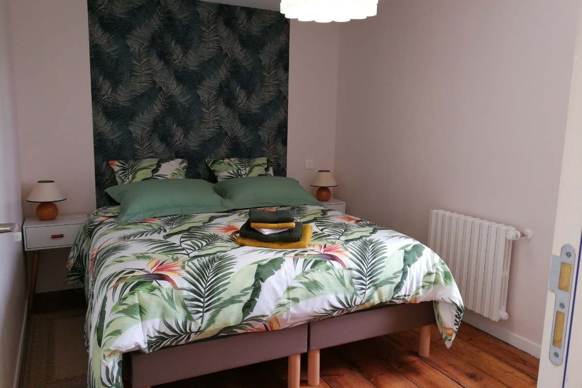 location le Faouët Clévacances.Cozic chambre lit de 160
