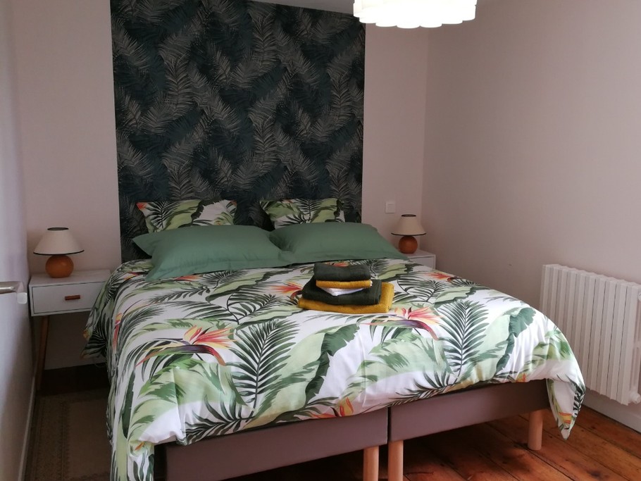 location le Faouët Clévacances.Cozic chambre lit de 160