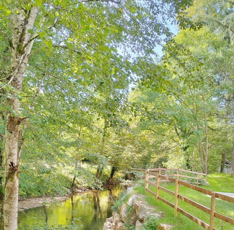 jardin côté rivière LE MOULIN DE SIRAMON à St Céré Lot 46