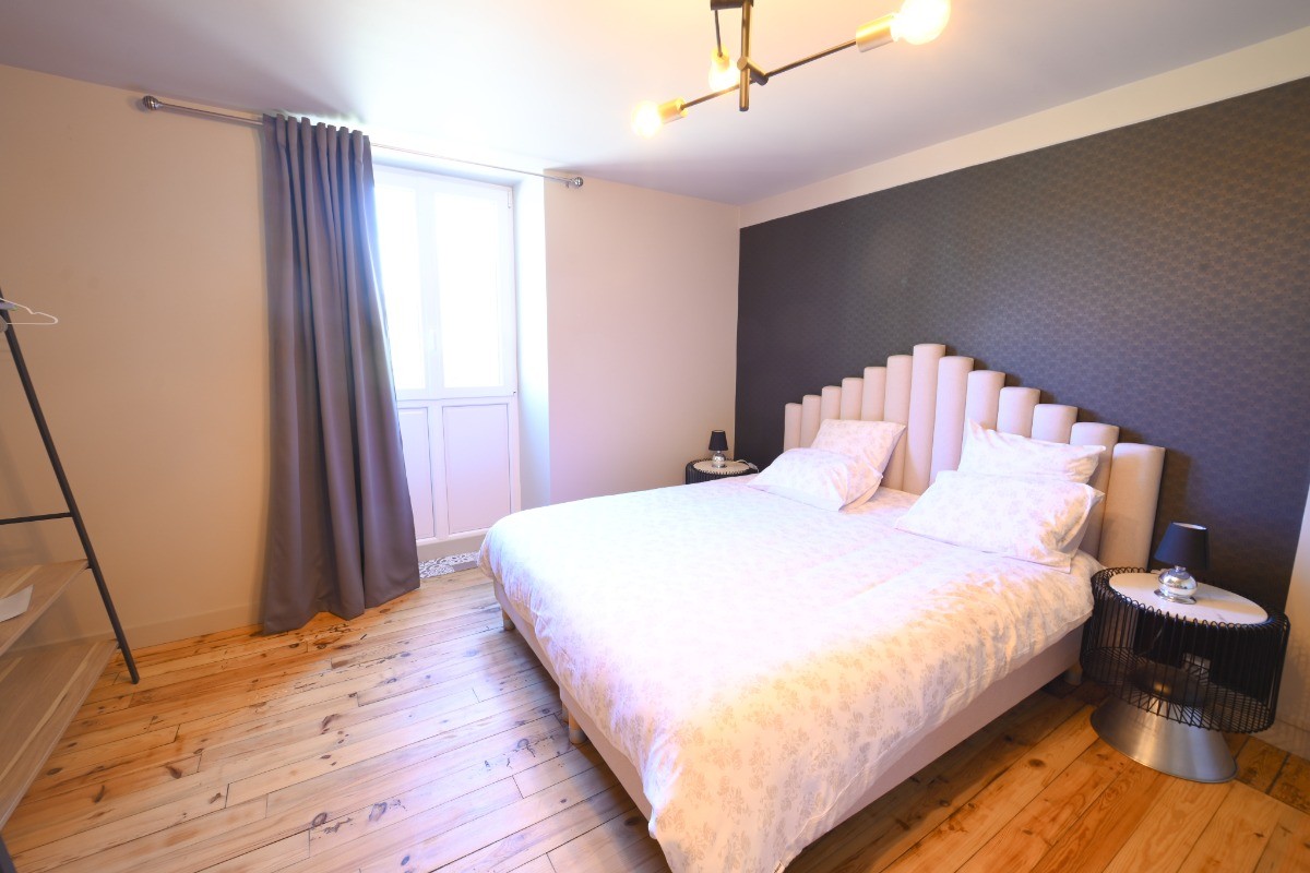 Chambre avec un lit King Size et sa sdb attenante