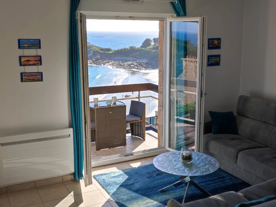 Vue sur la Pointe du Château et l'île Tomé