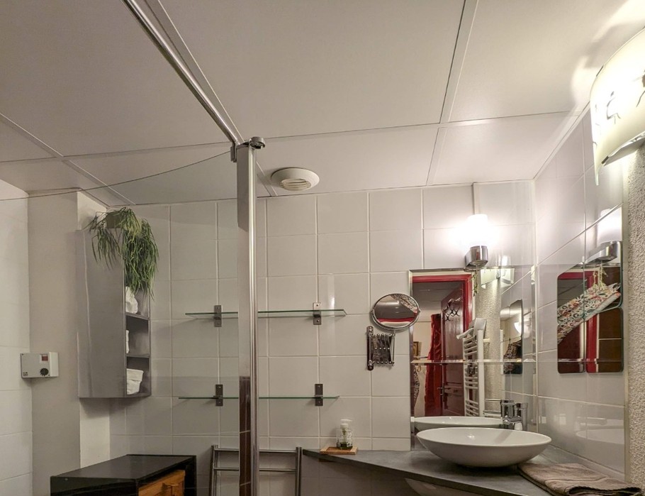 Salle d'eau (RDC), douche à l'Italienne, WC séparés