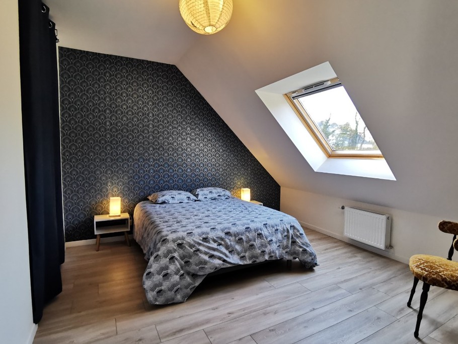 Chambre avec lit 140 à l'étage