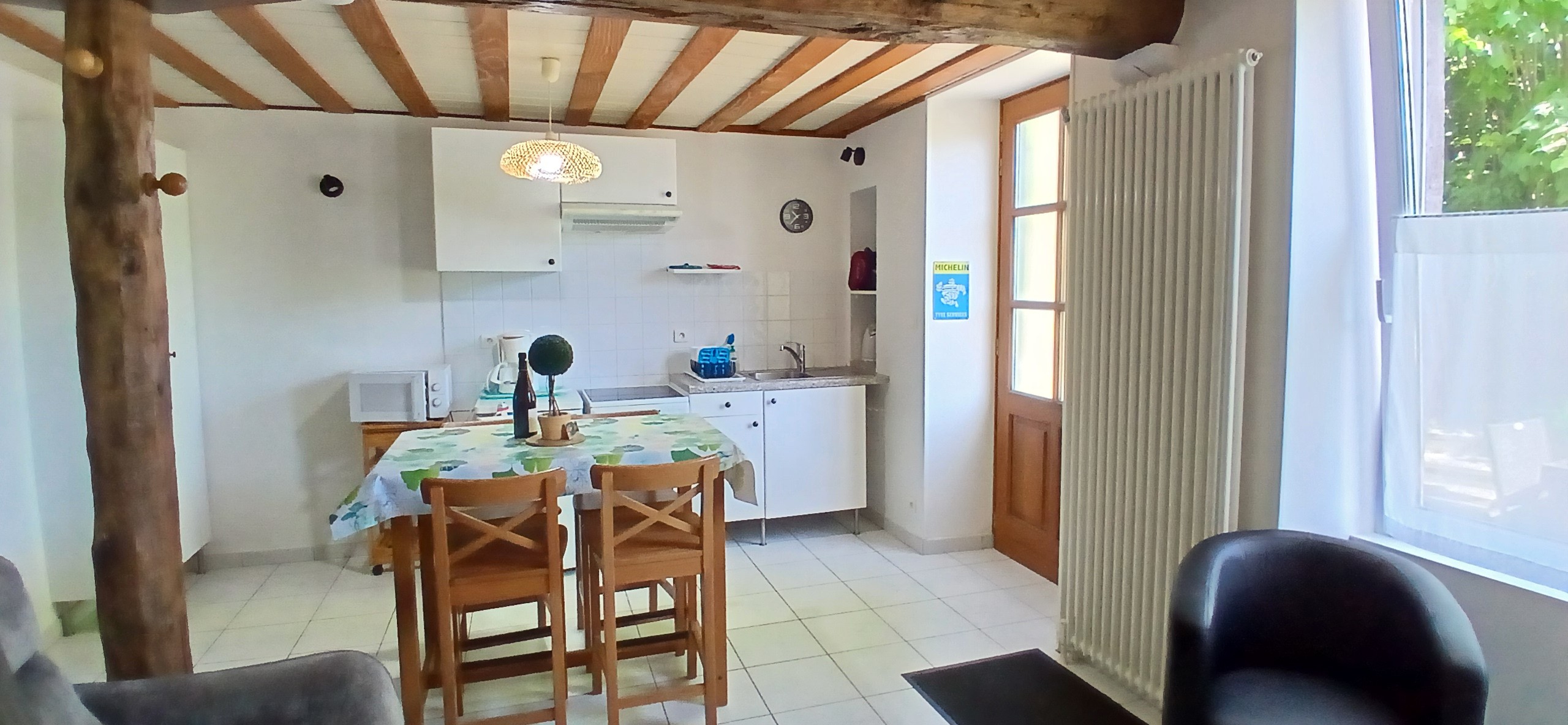 "Le Têtu" holiday cottage in Volvic: The living room