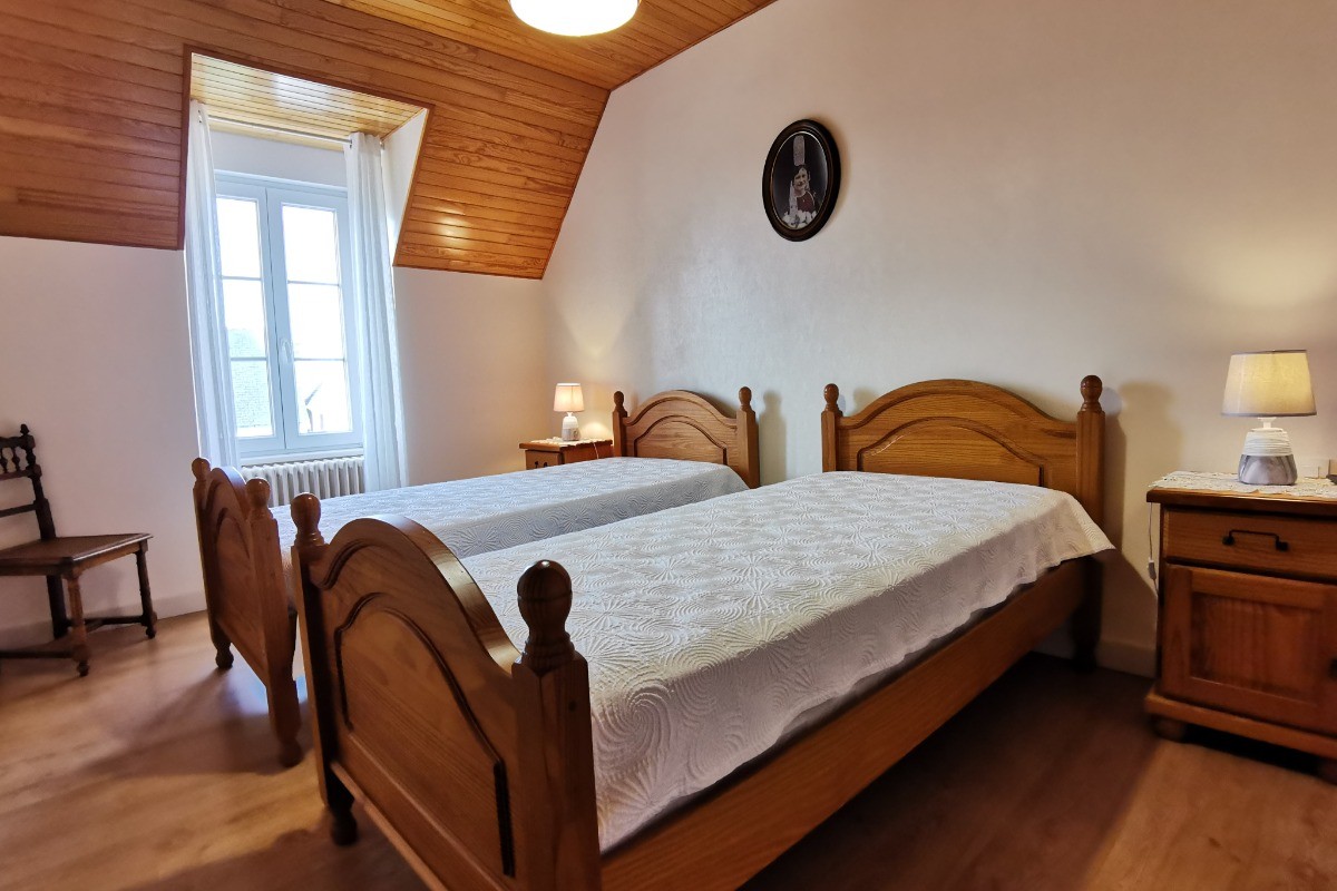 Etage: Chambre 2 avec 2 lits 90