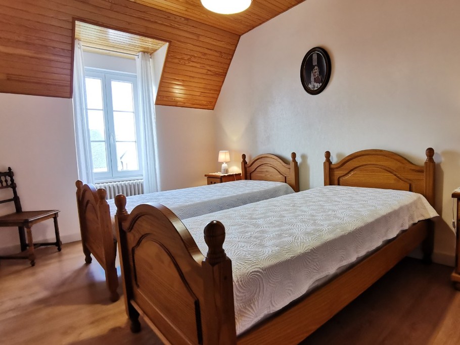 Etage: Chambre 2 avec 2 lits 90