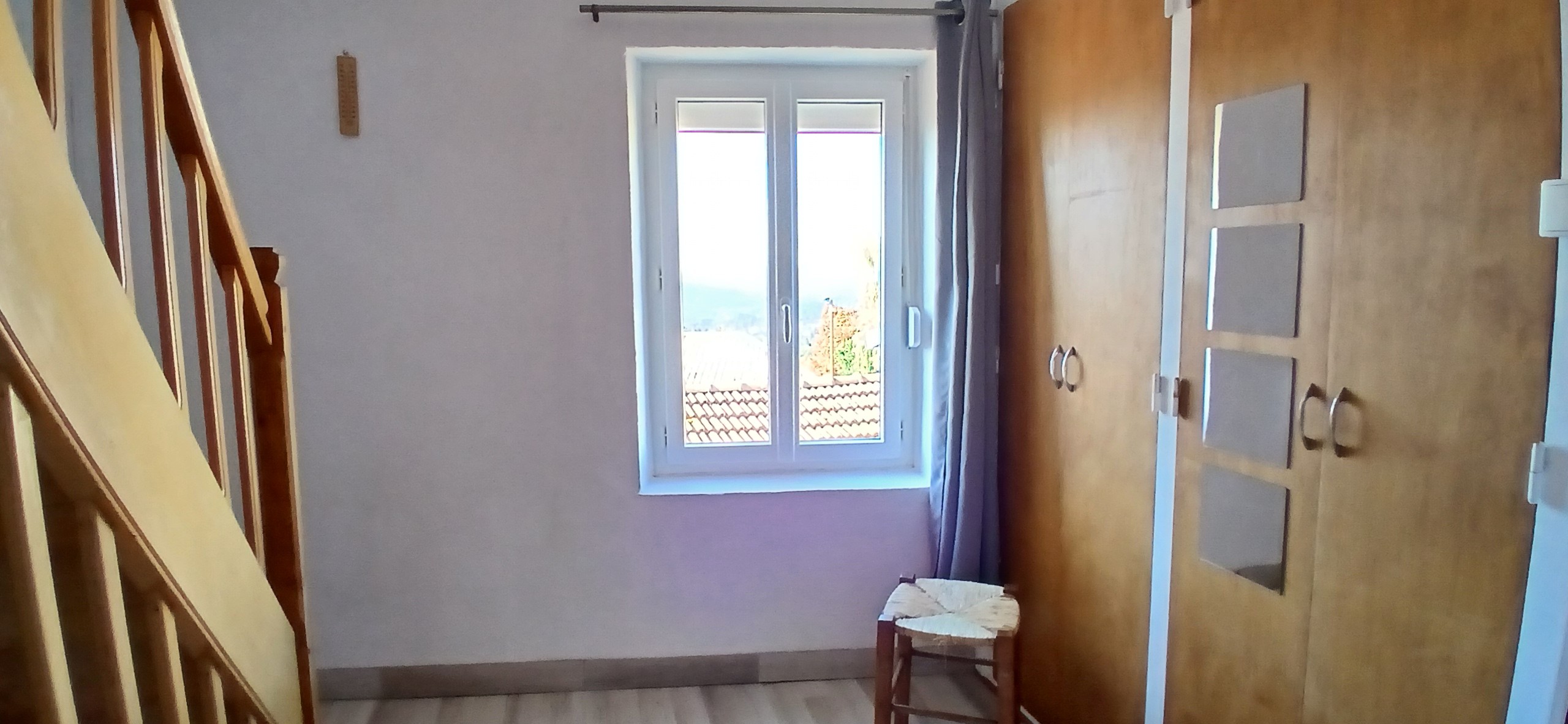 Chez Nelly - Gîte 2 personnes à Arconsat : Le pallier (1e étage)