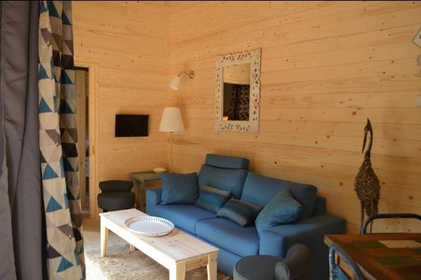 Le Parc de La Belle, à Magné dans la Vienne, Lodge Azur - Séjour