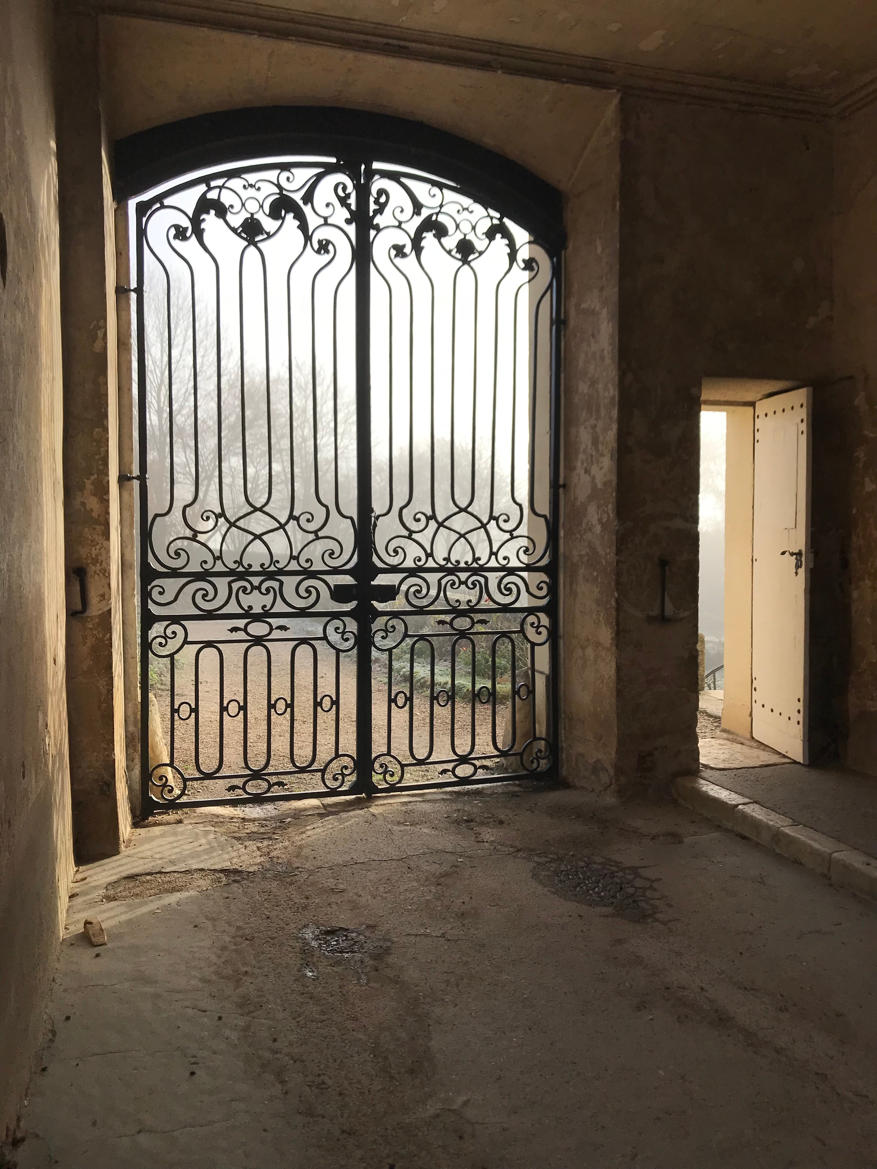 Grille entrée sur cour - Château de Ville au Val