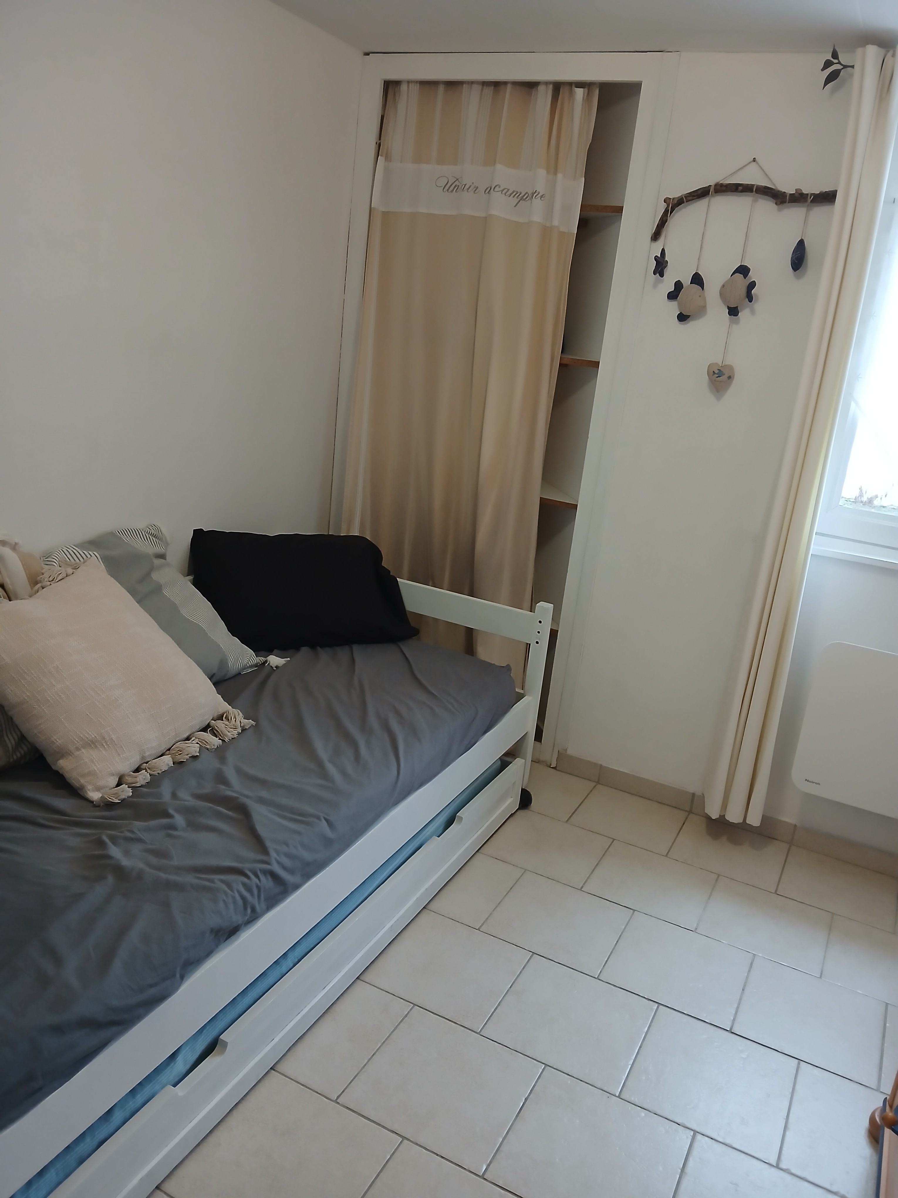 Room with 2 single beds (90cm)