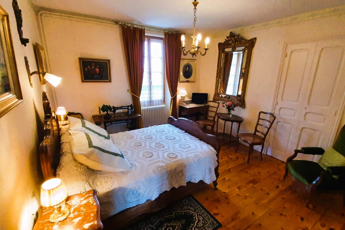 Etage 1 : Ch. 2 : 1 lit 2 pers. en 140x190 cm