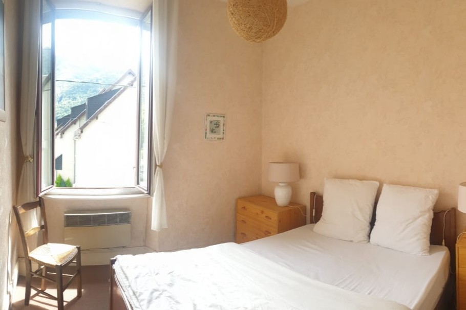 Chalet de la Pique: Chambre 1, lit en 140