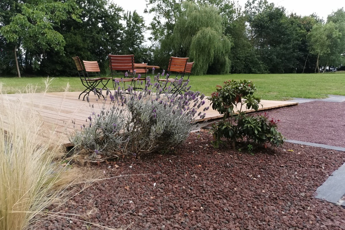 Sur la terrasse - Gïte "Ar Merglet" - Grande longère authentique pour 12 pers. en Brocéliande près de Paimpont