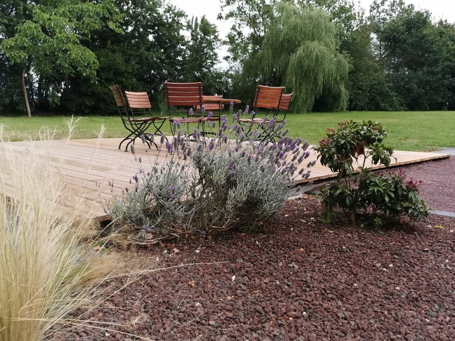 Sur la terrasse - Gïte "Ar Merglet" - Grande longère authentique pour 12 pers. en Brocéliande près de Paimpont