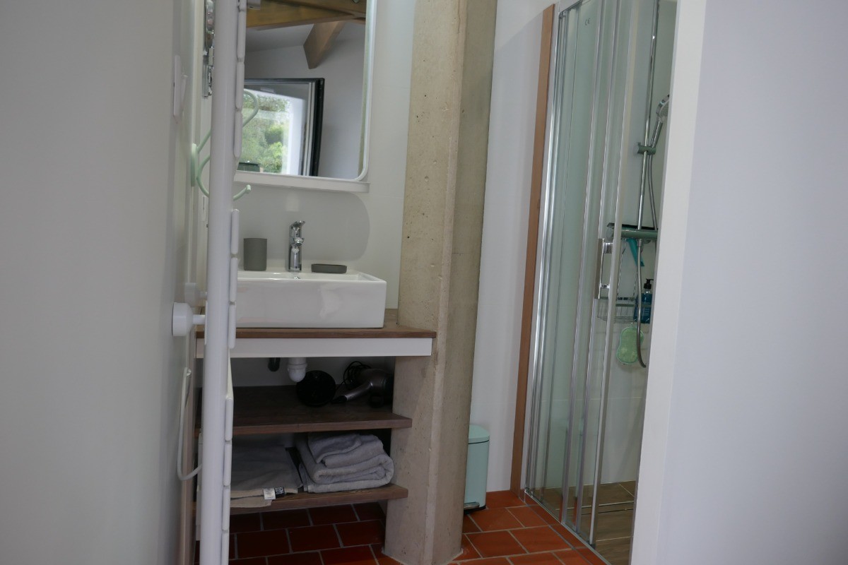 Salle d'eau attenante