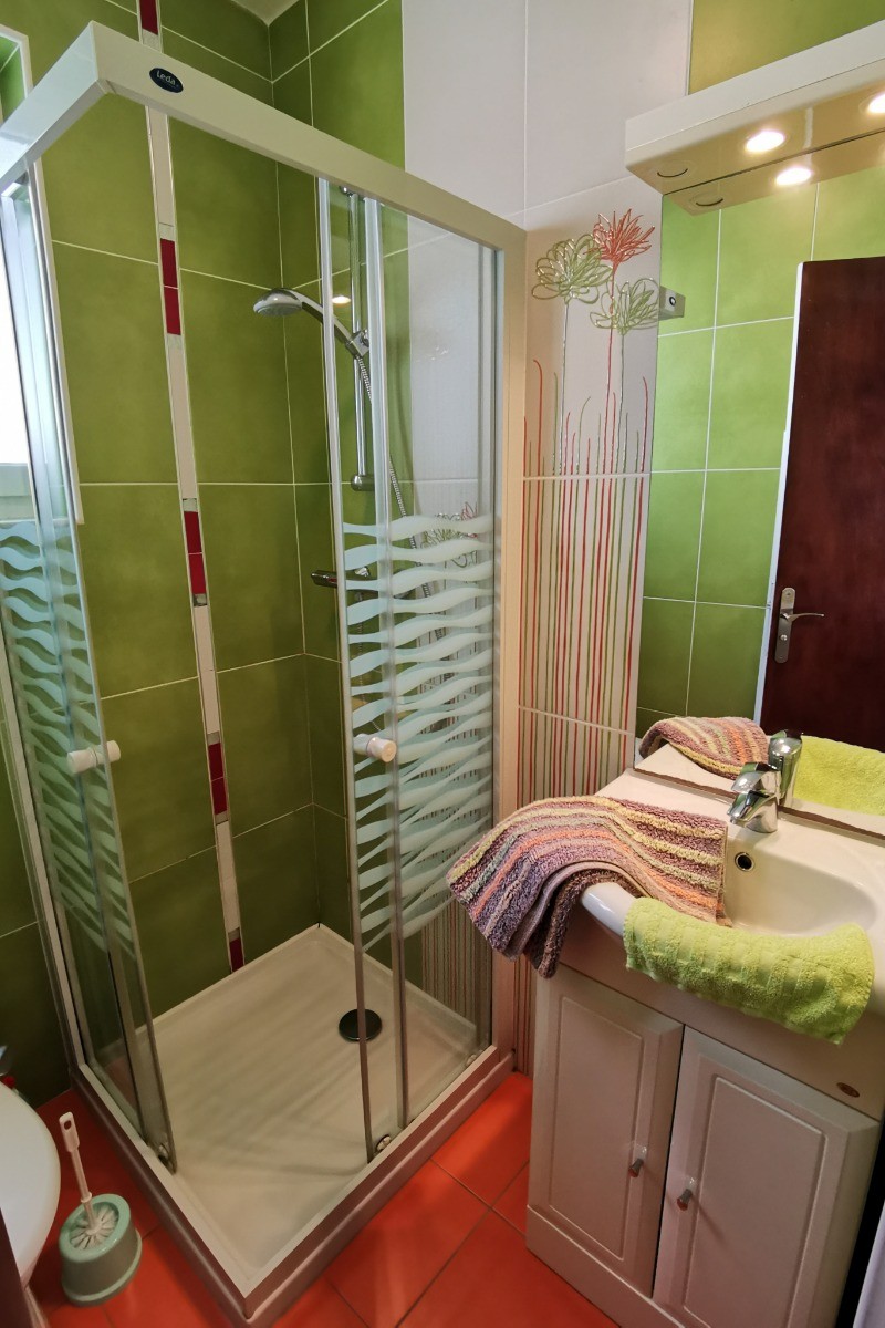 Salle d'eau avec wc