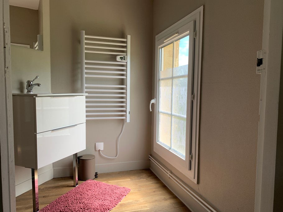 La salle de bain LUSSAC St Emilion