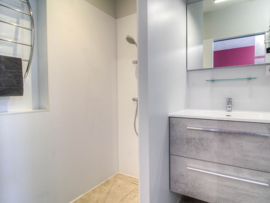 Salle de douche chambre RDC