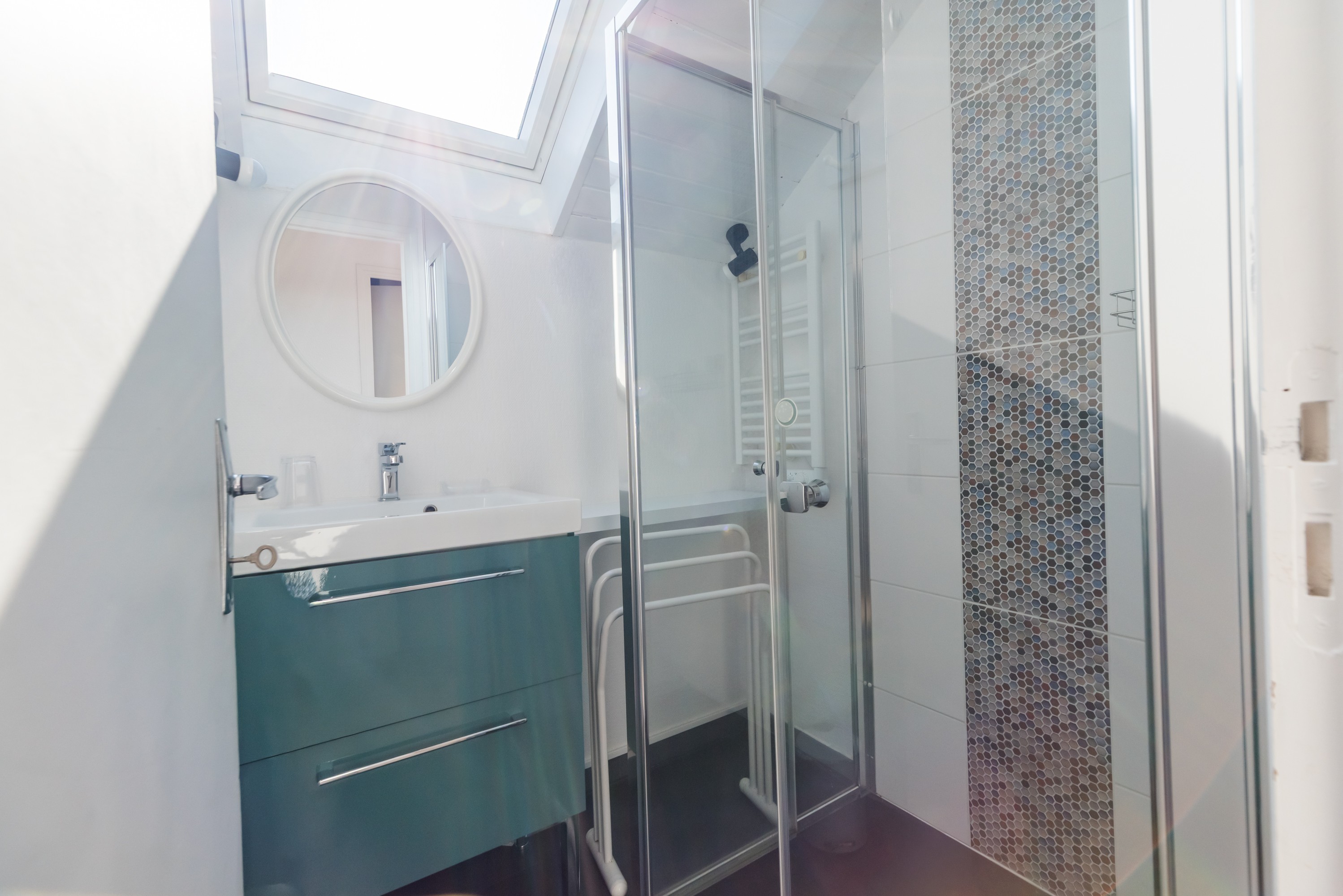Salle d'eau avec douche à l'italienne