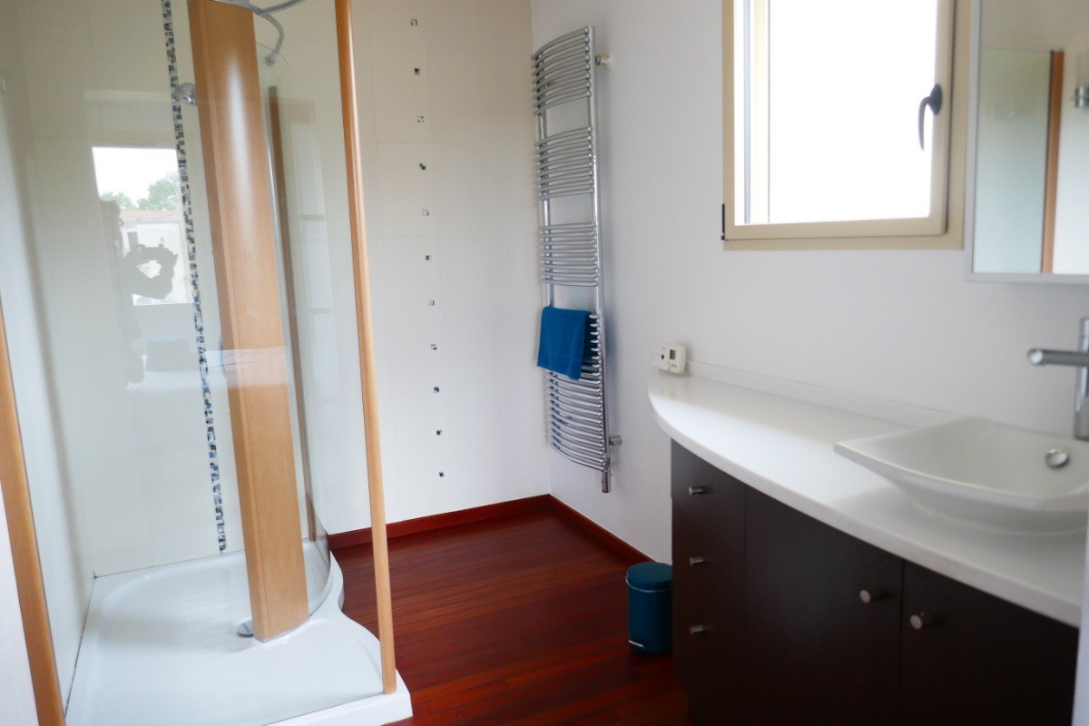 Salle d'eau chambre 2
