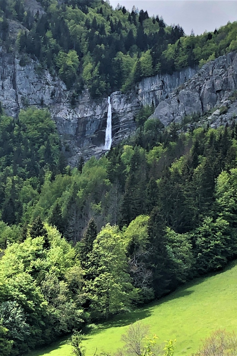 Vue sur la cascade de Doran