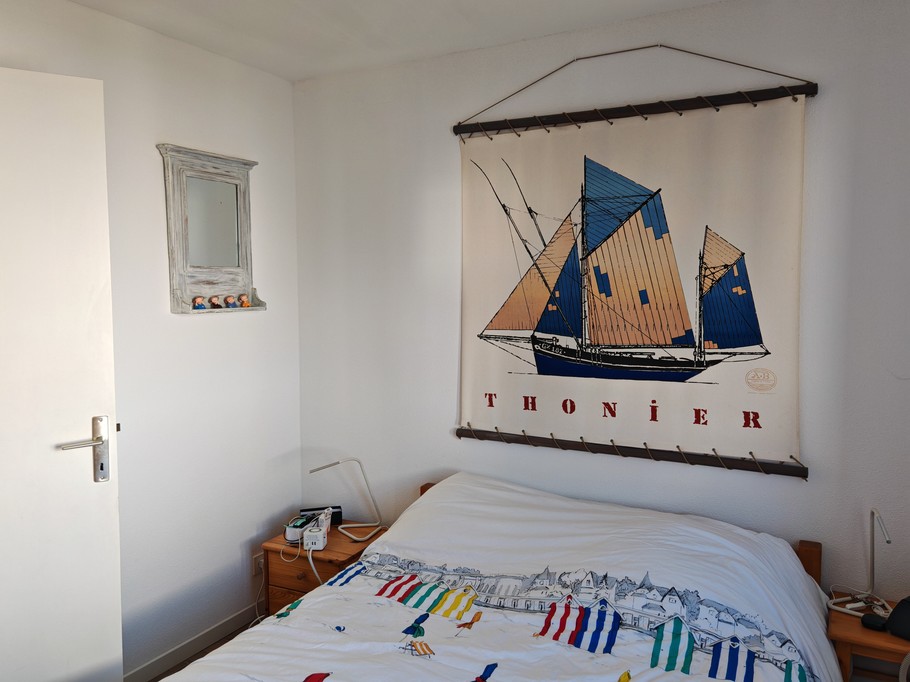 Bedroom with double bed (140cm) (1st floor)