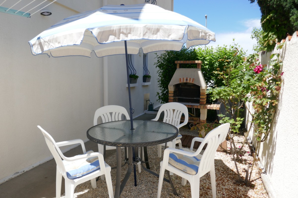 2e terrasse avec barbecue
