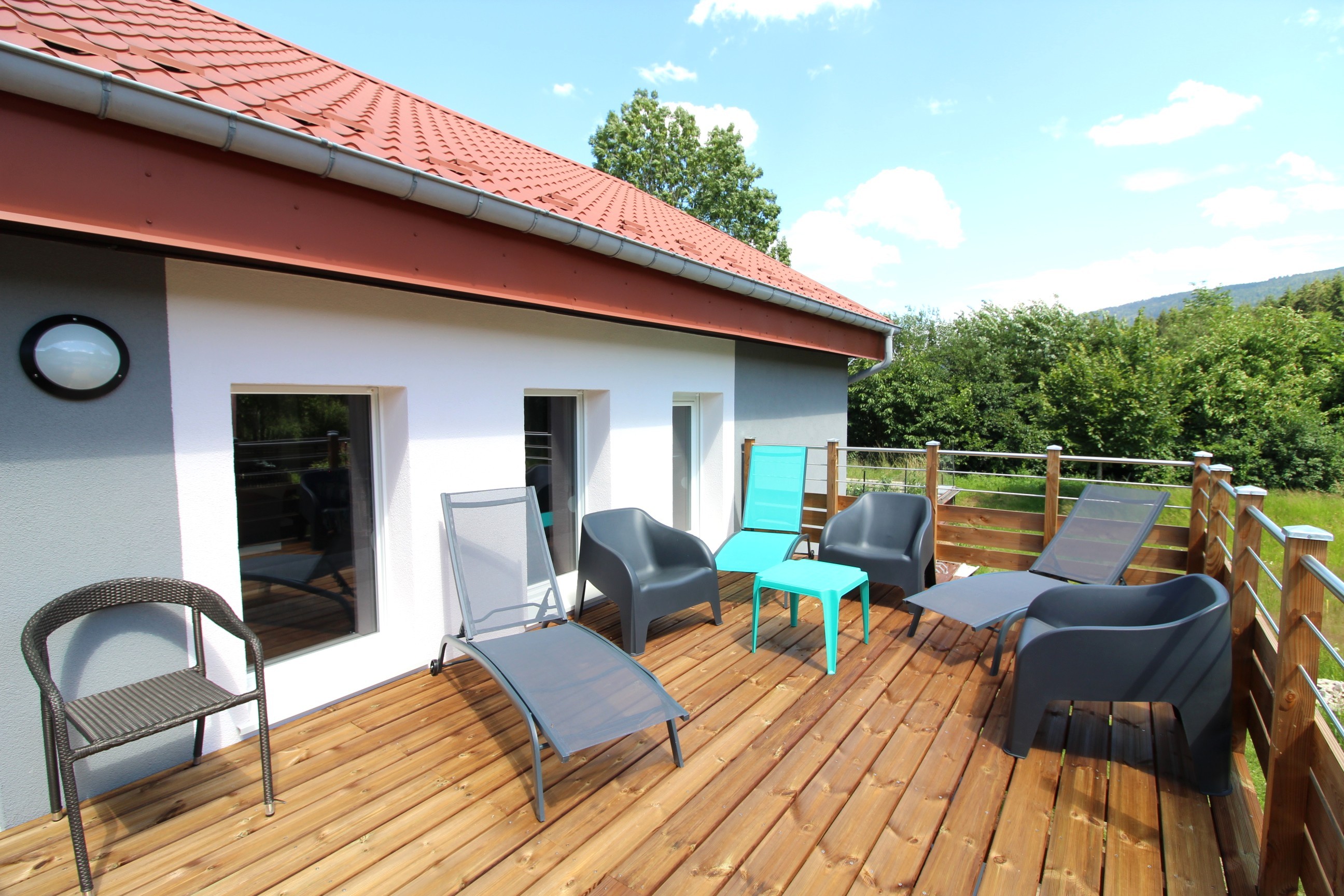 Terrasse - Gîte Le Hangar 67 à Saulxures-sur-Moselotte – Location atypique proche lac