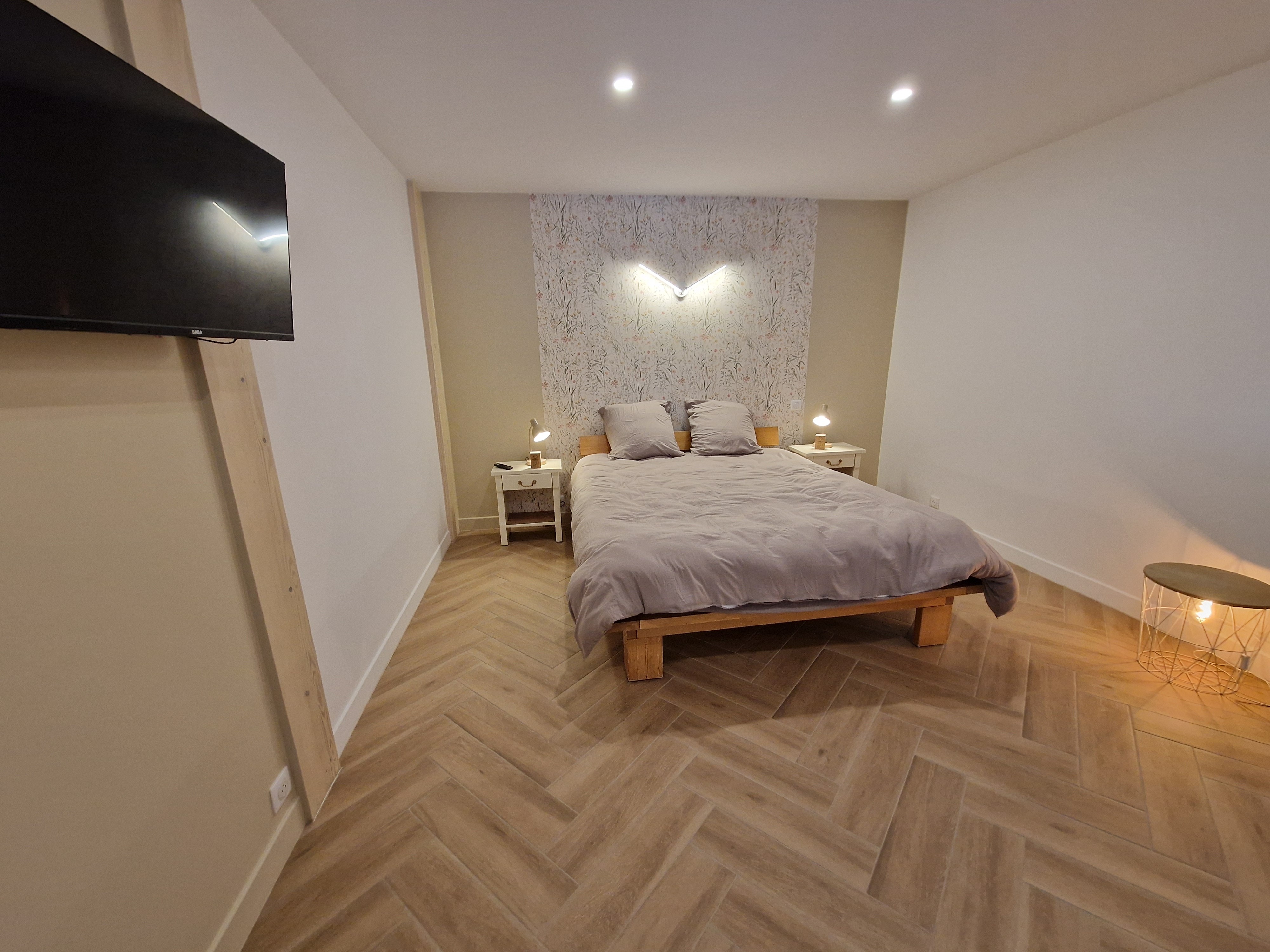 Room 3 with TV - Douce Escapade Meuse