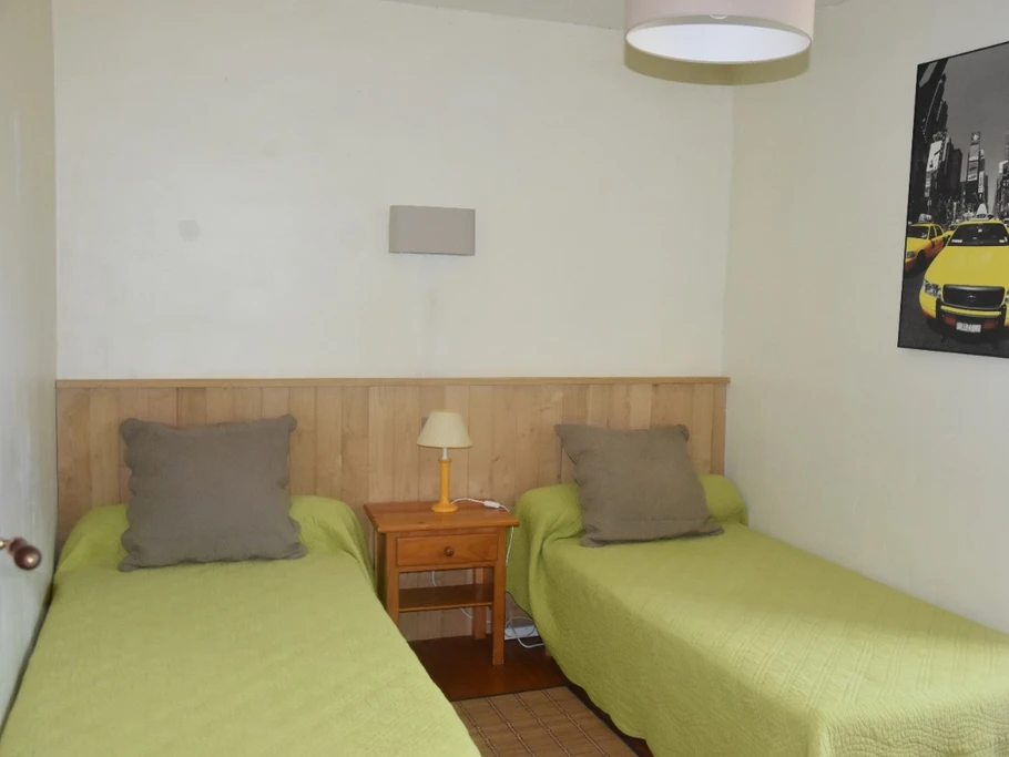 chambre 2 2 lits 90cm, placard