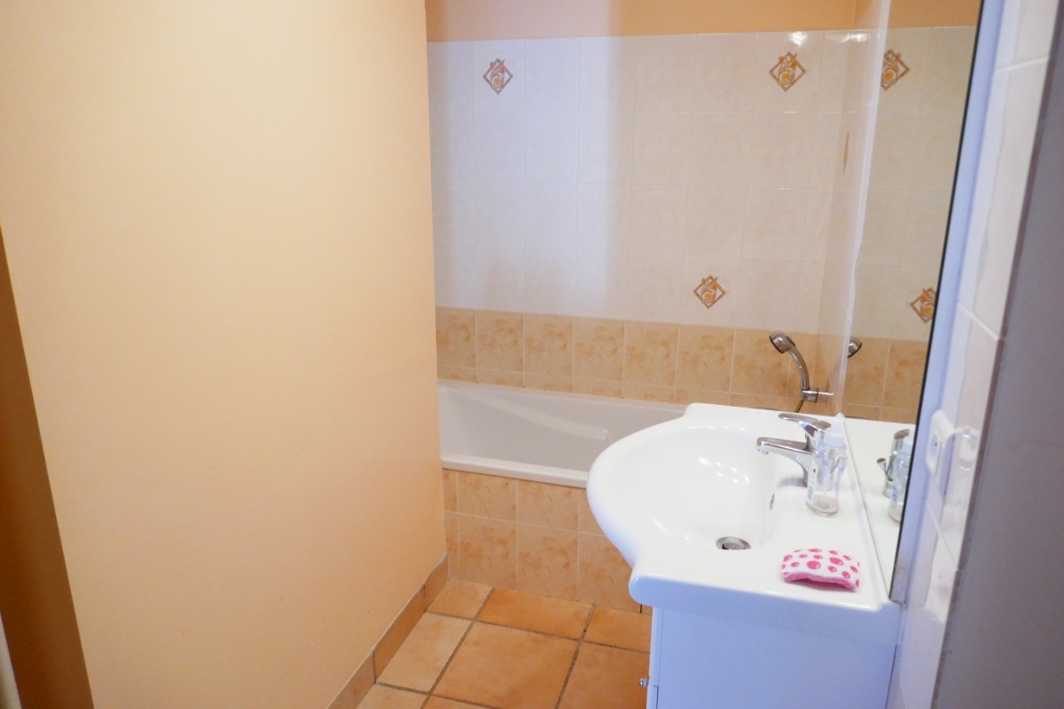 Salle de bain en rez-de-chaussée