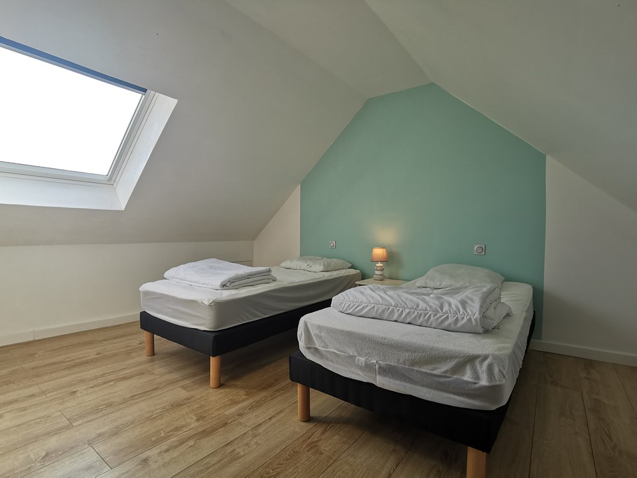 Chambre 2 lits simple étage