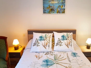 Chambre pour 2 personnes (lit 140 x 190 cm) avec dressing et espace détente avec deux fauteuils