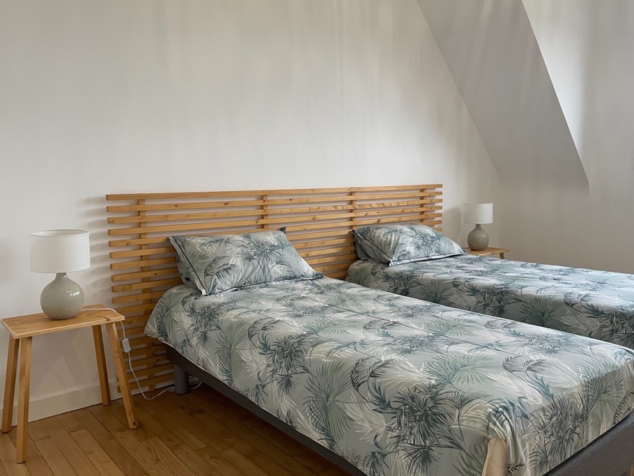 Niveau 2 : chambre 4 avec 2 lits 80 (ou lit 160) et placard penderie