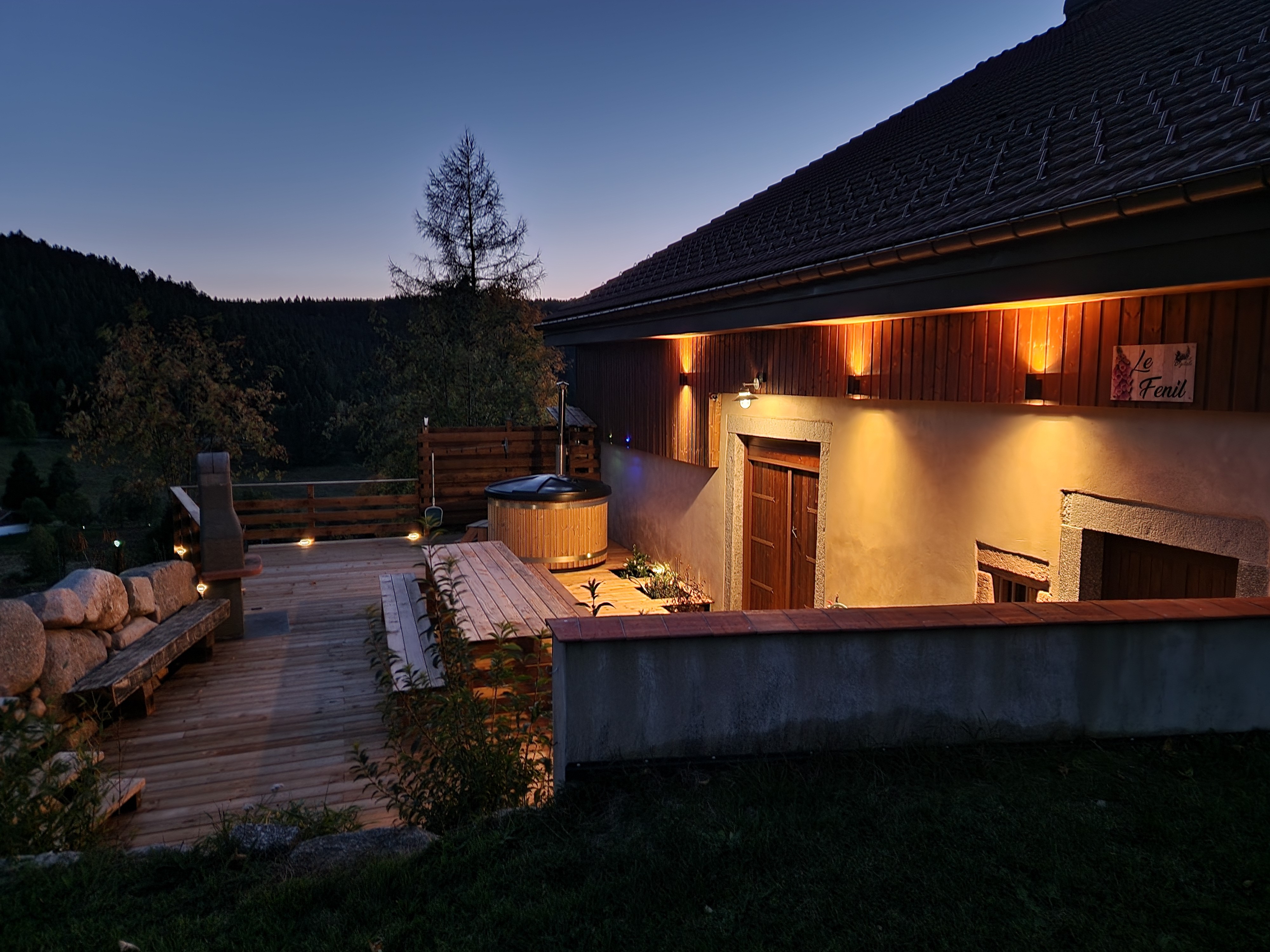 Gîte de groupe Fenil-Logis, ferme entièrement rénovée - Gîtes Digitale