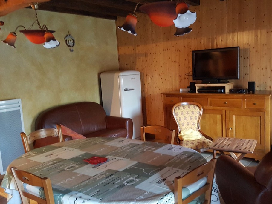 vue pièce principale - coin repas