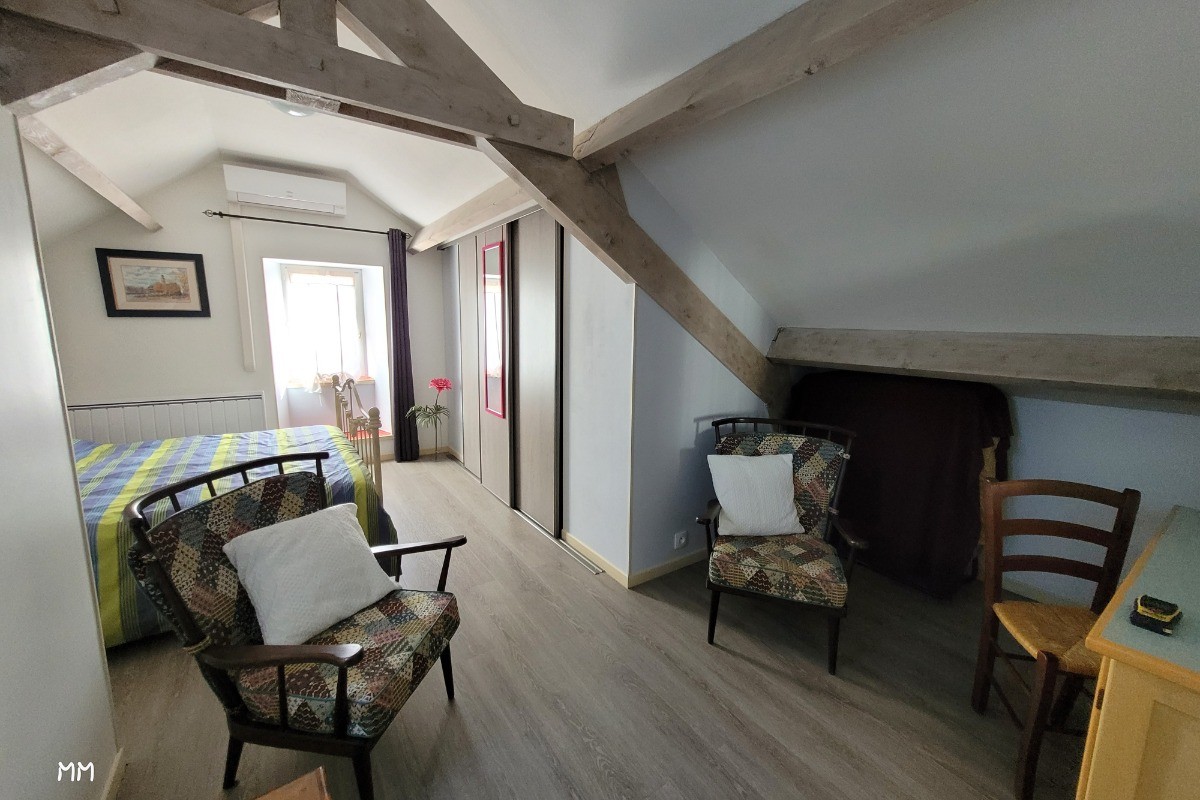 Grande chambre,dressing et espace détente.