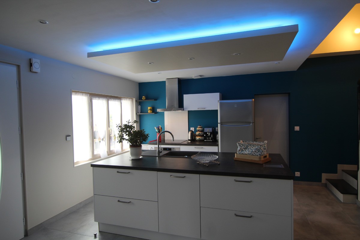 Plafond suspendu avec led plusieurs couleur