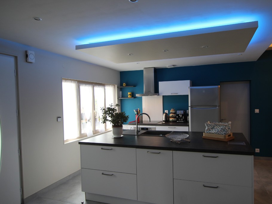 Plafond suspendu avec led plusieurs couleur