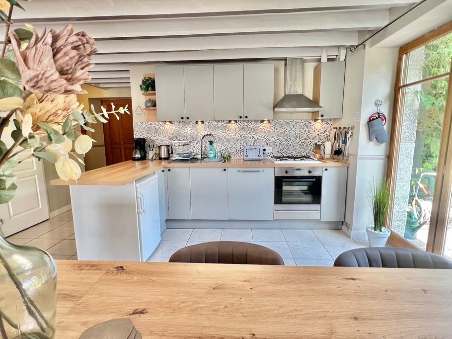 Well-equipped kitchen with plenty of storage space