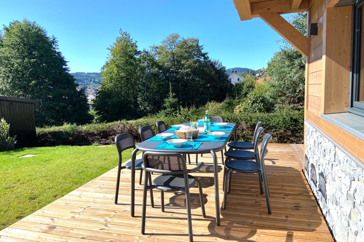 Chalet les Roitelets - outdoor dining area