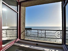 Epoustouflante vue mer panoramique depuis la pièce de vie.