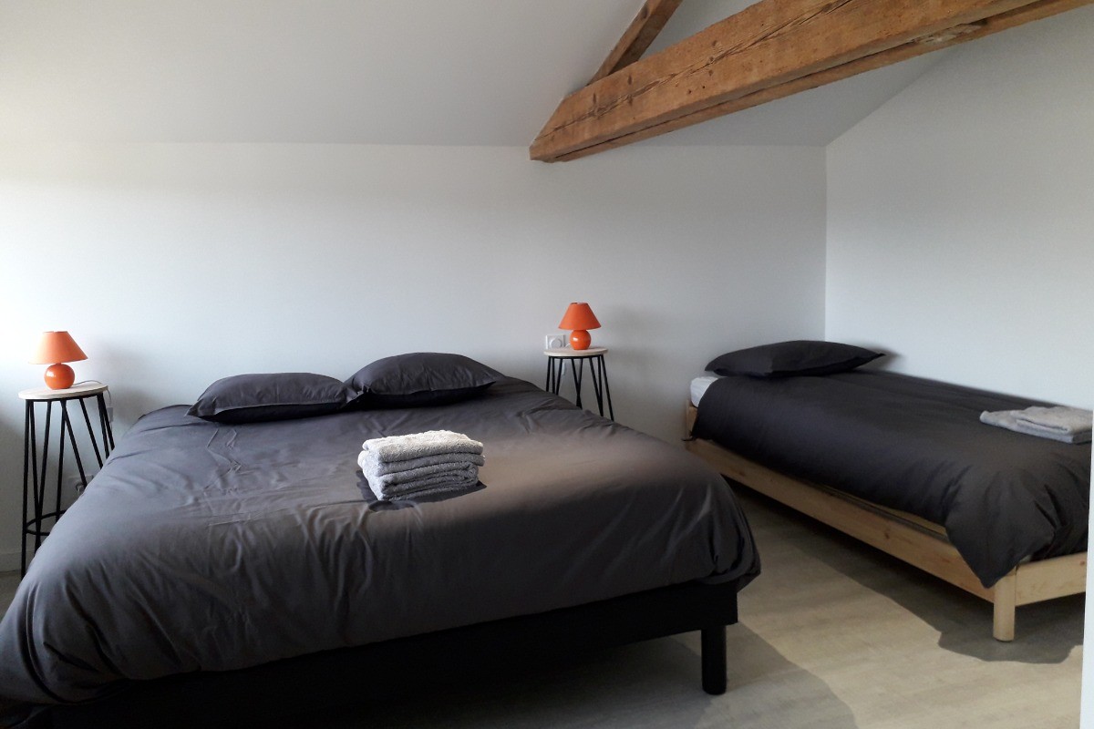 Chambre 1 lit en 160 + 1 lit en 90 (étage)
