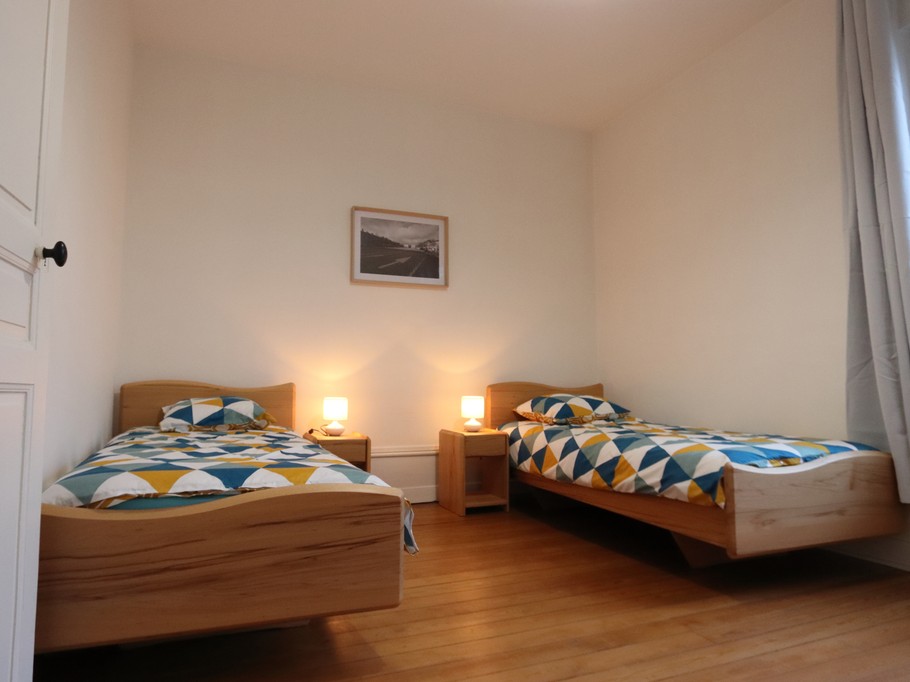 Bedroom 2 single beds 90x200 - Gite Comme chez vous