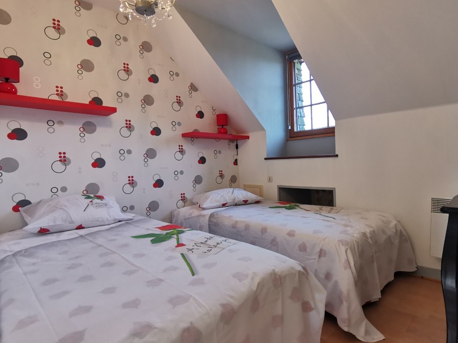 Etage : Chambre 2 avec 2 lits 90