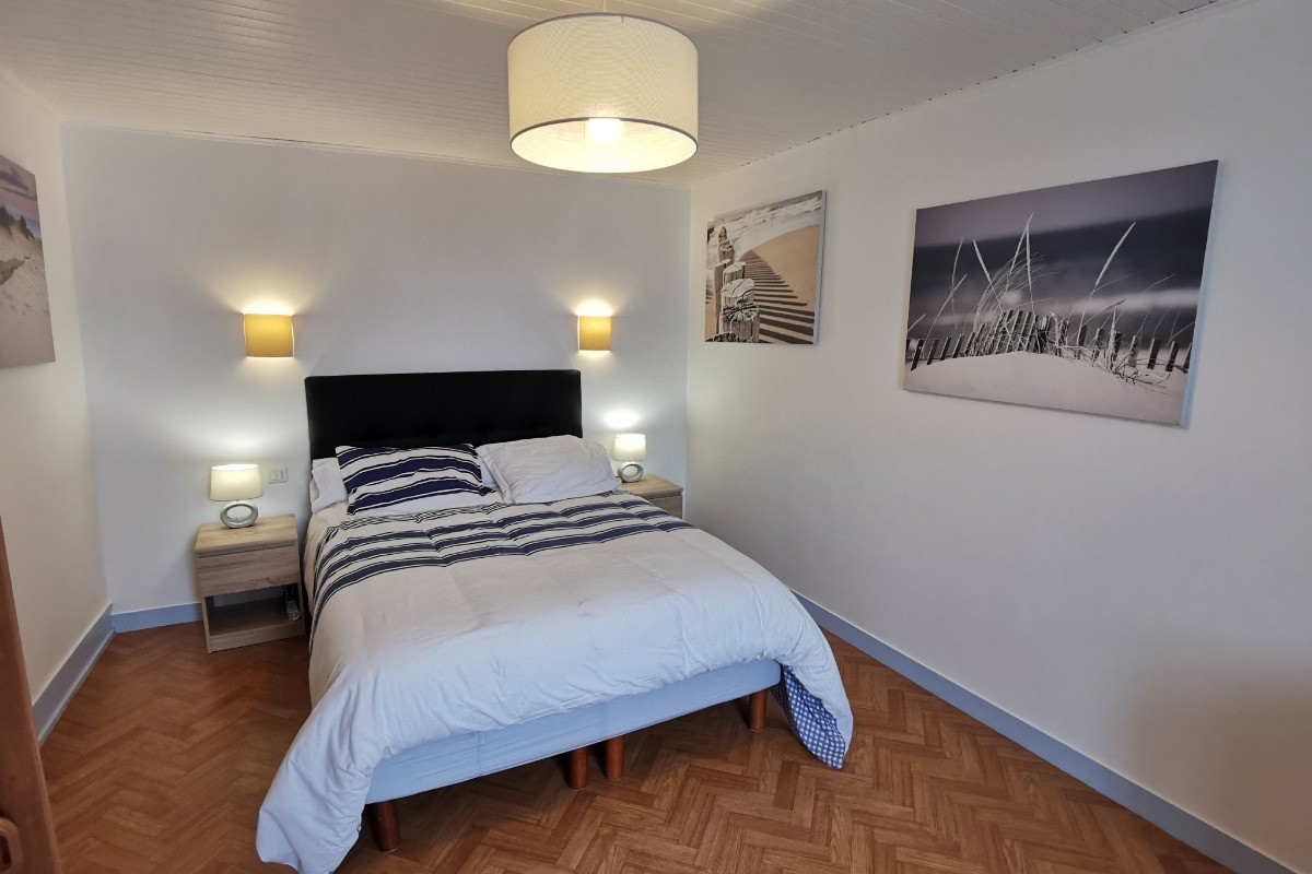1er étage: 1 chambre avec un lit 2 places