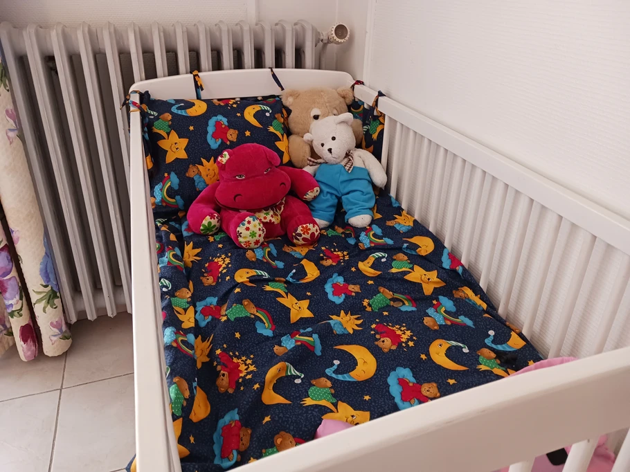 lit bébé dans la 1ère chambre