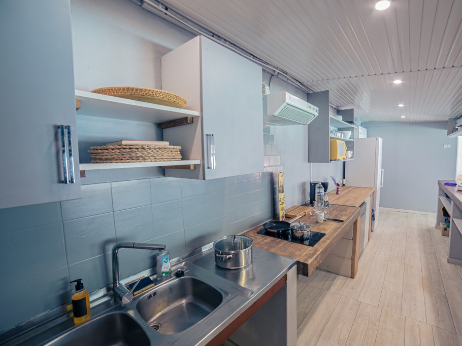 2e cuisine pool house