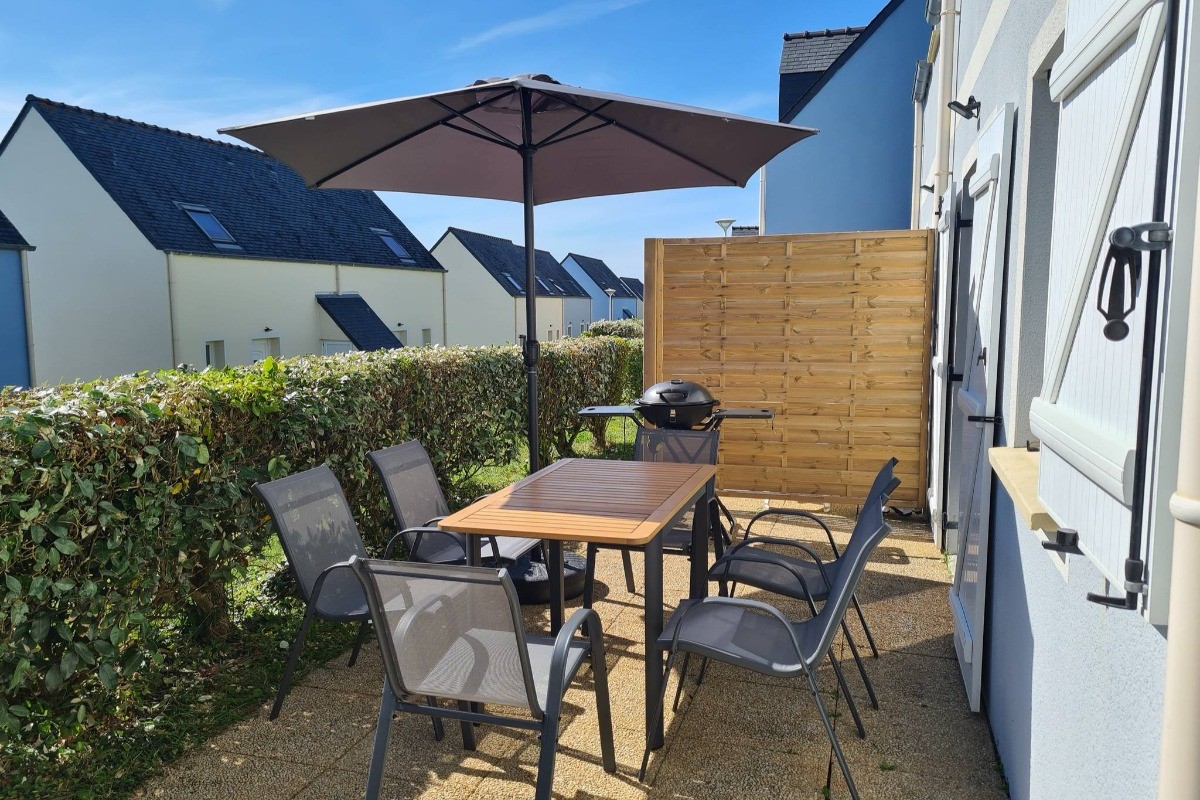 Maison avec terrasse dans résidence avec piscine chauffée à 700m de la plage